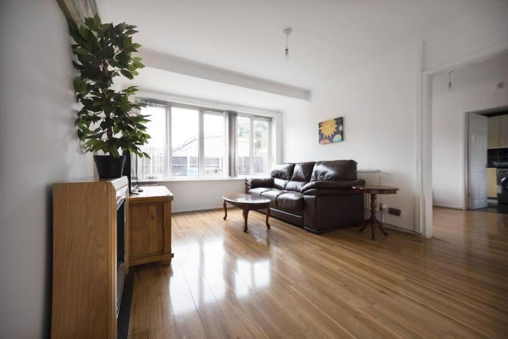 Entire 3 Bedroom House Near City Centre + Free Parking 曼彻斯特 外观 照片